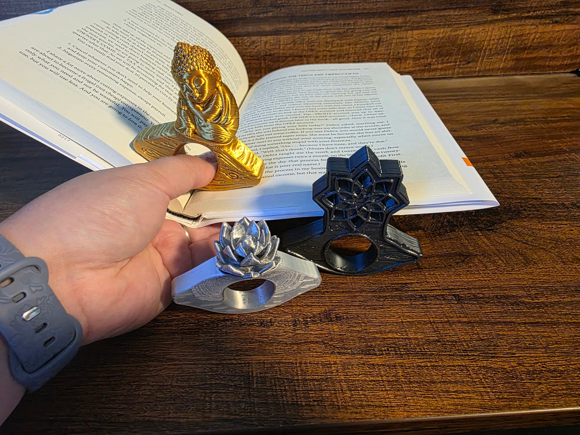 One-Handed Page Holder - Ergonomic 3D Printed Thumb Book Holder